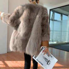 Load image into Gallery viewer, LeatherChic - Zweireihige Fuchs-Pelzjacke
