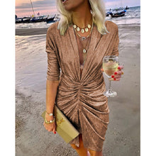 Load image into Gallery viewer, Glänzende Seide - Kleid mit tiefem V-Schlitz