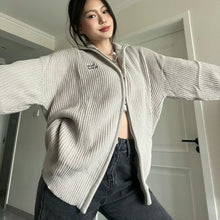Load image into Gallery viewer, VintageZip - Ästhetischer grauer Strickpullover mit Reißverschluss