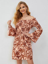 Load image into Gallery viewer, Geometrisches Muster - Bodycon-Kleid mit Rollkragen