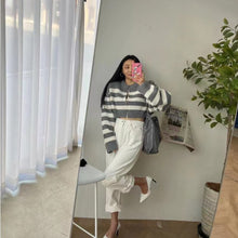 Load image into Gallery viewer, StripeZip - Gestreifter Strickpullover