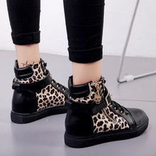 Load image into Gallery viewer, Leoparda - Leopard Print High-Top Herbst Sneaker