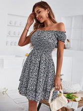 Load image into Gallery viewer, SquareCas - Geblümtes Minikleid mit quadratischem Kragen