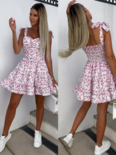 Load image into Gallery viewer, Nora - Minikleid mit Blumenmuster