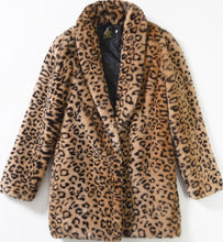 Load image into Gallery viewer, LeopardPattern - Mittellanger Pelzmantel
