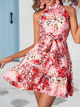 Load image into Gallery viewer, DitsyRuffle - Minikleid mit Rüschensaum und Blumenmuster
