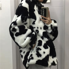 Load image into Gallery viewer, MilkCow - Teddy-Kunstfell-Jacke