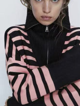 Load image into Gallery viewer, PopCollarZip - Gestreifter schicker Strickpullover