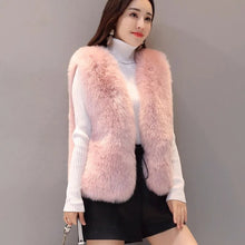 Load image into Gallery viewer, FoxElegance - Ärmellose Pelzjacke