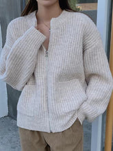 Load image into Gallery viewer, ElegantZip - Eleganter Strickpullover mit Reißverschluss