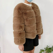 Load image into Gallery viewer, FluffChic - Flauschige kurze Pelzjacke