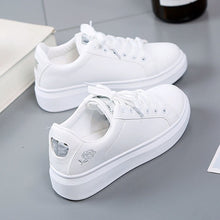 Load image into Gallery viewer, Embroza - Bestickter Schnürsenkel-Sneaker aus Leder