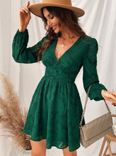 Load image into Gallery viewer, Petal - Elegantes grünes Herbstkleid