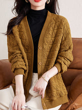 Load image into Gallery viewer, Gesteppt - Schicker warmer Strickmantel