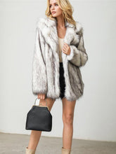 Load image into Gallery viewer, FurElegance - Revers Pelzjacke mit vollen Ärmeln