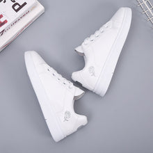 Load image into Gallery viewer, Embroza - Bestickter Schnürsenkel-Sneaker aus Leder