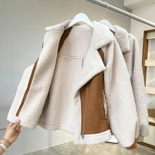 Load image into Gallery viewer, LambsWool - Dicke Wollpelzjacke