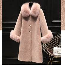 Load image into Gallery viewer, CozyFleece - Mantel mit imitiertem Fuchskragen