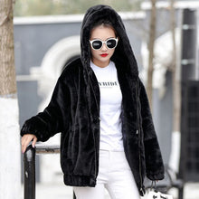 Load image into Gallery viewer, StreetPlush - Pelzjacke mit Kapuze