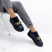 Load image into Gallery viewer, Chic - Herbst-Sneakers mit Kettendetail