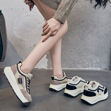 Load image into Gallery viewer, LuxeLeather - Orthopädische Herbst-Turnschuhe mit dickem Boden