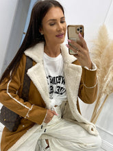 Load image into Gallery viewer, VintageLux - Trenchcoat-Pelzjacke mit Knopf