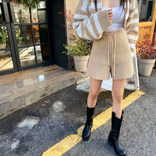 Load image into Gallery viewer, StripeZip - Gestreifter Strickpullover