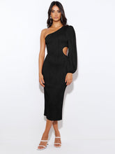 Load image into Gallery viewer, HipWrap - Schräges, schulterfreies langes Kleid