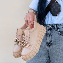 Load image into Gallery viewer, Chic - Herbst-Sneakers mit Kettendetail