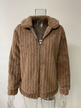 Load image into Gallery viewer, Gemütlich - Zip-Up Pelzjacke