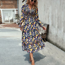 Load image into Gallery viewer, Boho - Elegantes Herbstkleid