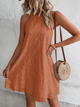 Load image into Gallery viewer, LaceChic - Ärmelloses hohles Minikleid mit Spitze