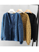 Load image into Gallery viewer, Gesteppt - Schicker warmer Strickmantel