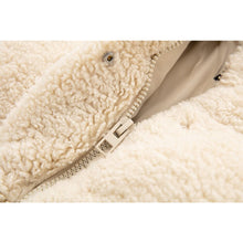 Load image into Gallery viewer, FleeceChic - Beige Kunstpelz-Jacke