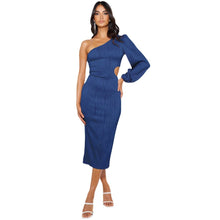 Load image into Gallery viewer, HipWrap - Schräges, schulterfreies langes Kleid