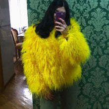 Load image into Gallery viewer, FluffyEssentials - Kurze Pelzjacke