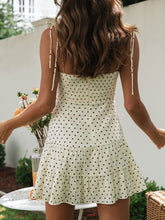 Load image into Gallery viewer, DotDazzle - Hochgeschlossenes gepunktetes Minikleid