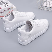 Load image into Gallery viewer, Embroza - Bestickter Schnürsenkel-Sneaker aus Leder