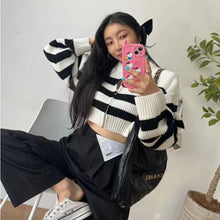 Load image into Gallery viewer, StripeZip - Gestreifter Strickpullover