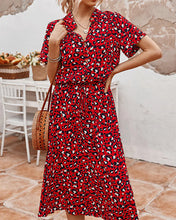 Load image into Gallery viewer, Veronica - Kleid mit V-Ausschnitt und Punktedruck