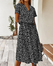 Load image into Gallery viewer, Veronica - Kleid mit V-Ausschnitt und Punktedruck