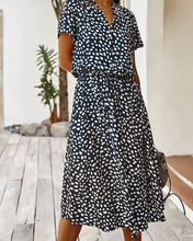 Load image into Gallery viewer, Veronica - Kleid mit V-Ausschnitt und Punktedruck