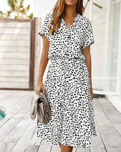 Load image into Gallery viewer, Veronica - Kleid mit V-Ausschnitt und Punktedruck