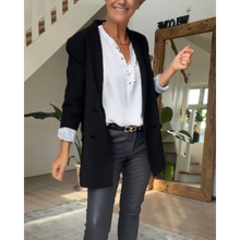 Load image into Gallery viewer, Isolde - Elegante Bluse mit Knöpfen und V-Ringen