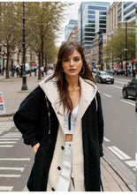 Load image into Gallery viewer, Marisol - Stilvolle Kapuzenjacke mit Zweifarbdesign &amp; Knopfverschluss