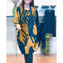 Load image into Gallery viewer, Odetta - Kleid mit Druck und Rundhalsausschnitt