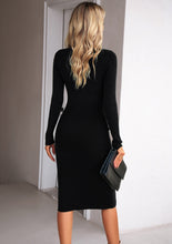Load image into Gallery viewer, Victoria - Elegante zwarte gebreide wollen jurk
