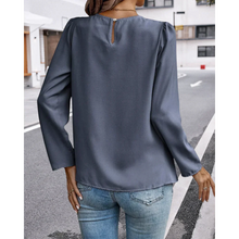 Load image into Gallery viewer, Cheena - Plissierte Bluse mit Puffärmeln