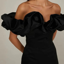 Load image into Gallery viewer, Debbie - Schulterfreies Kleid mit Rüschen