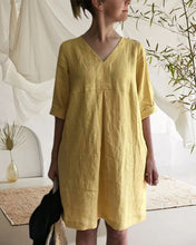 Load image into Gallery viewer, Nadine - Damenkleid mit V-Ausschnitt und kurzen Ärmeln